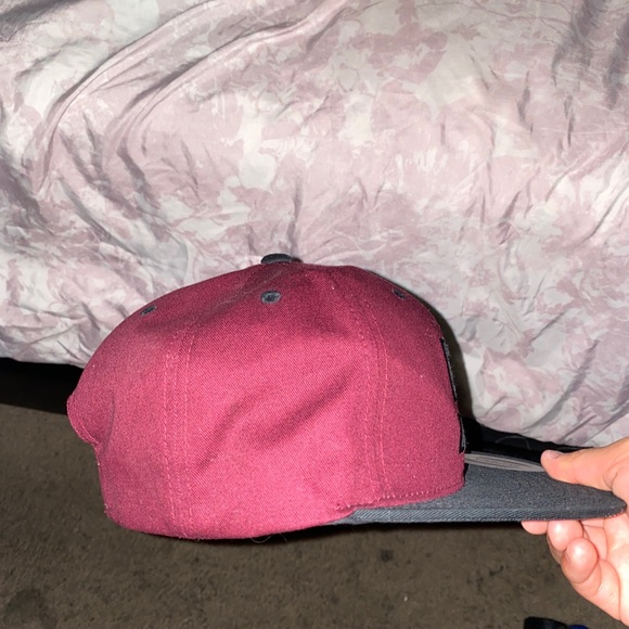 I don’t use hats, it’s red, - Picture 2 of 3